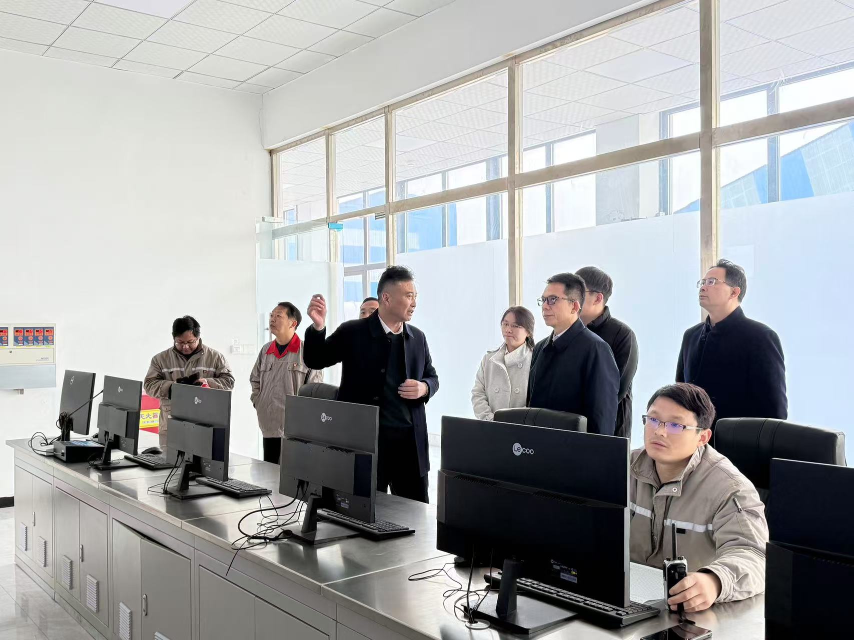 省国资委马润华一行到新材料公司调研-淮海实业发展集团公司